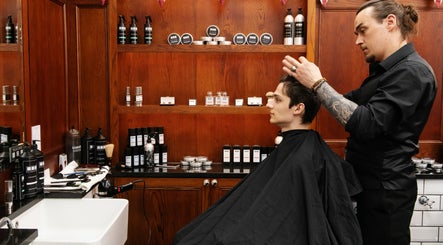 Pall Mall Barbers Trafalgar Square